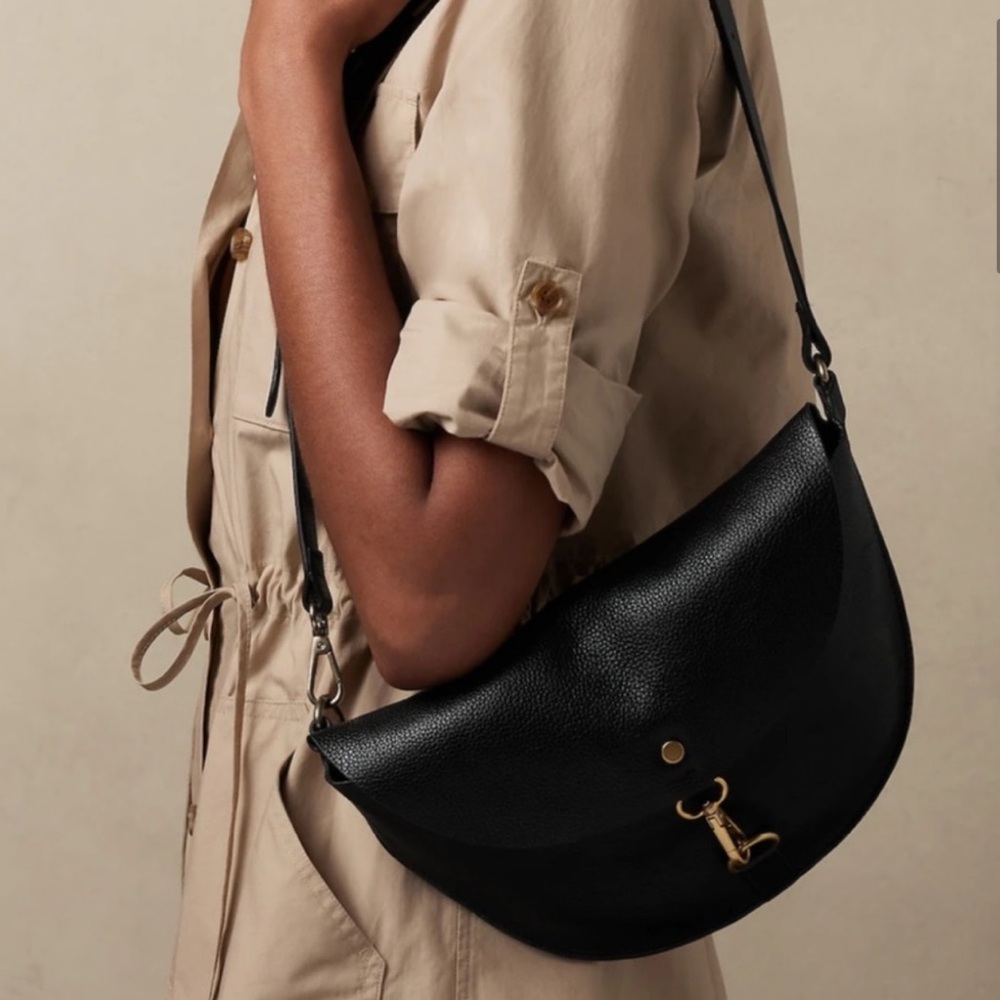 BANANA REPUBLIC ✨ Leather Crossbody Belt Bag